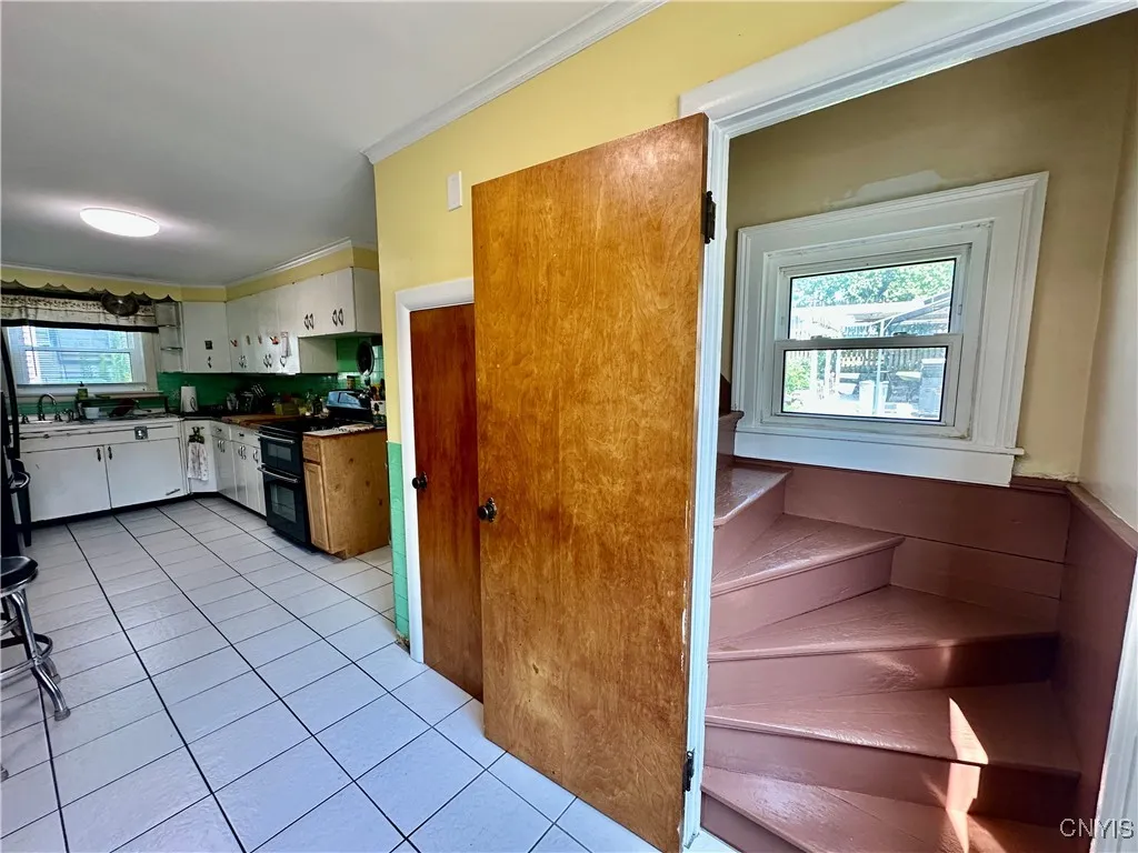 175 East 4th Street, Oswego, New York 13126, Oswego, New York 13126, 4 Bedrooms Bedrooms, 8 Rooms Rooms,2 BathroomsBathrooms,Residential,Closed,175 East 4th Street, Oswego, New York 13126,0,S1632672