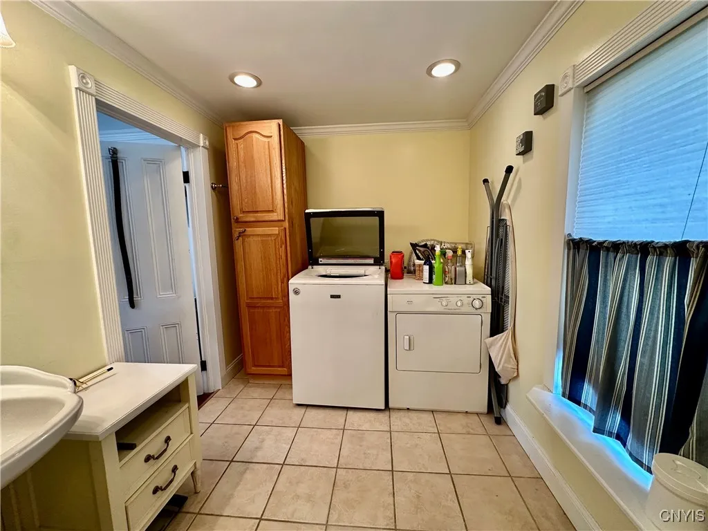 175 East 4th Street, Oswego, New York 13126, Oswego, New York 13126, 4 Bedrooms Bedrooms, 8 Rooms Rooms,2 BathroomsBathrooms,Residential,Closed,175 East 4th Street, Oswego, New York 13126,0,S1632672