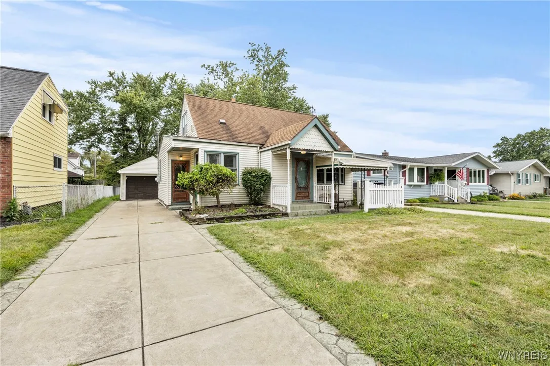 99 Maryon Drive, West Seneca, New York 14220, West Seneca, New York 14220, 3 Bedrooms Bedrooms, 6 Rooms Rooms,1 BathroomBathrooms,Residential,For Sale,99 Maryon Drive, West Seneca, New York 14220,B1632669