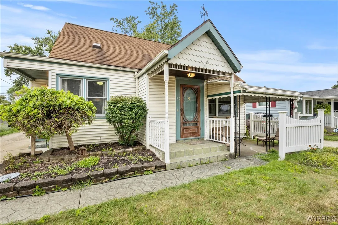 99 Maryon Drive, West Seneca, New York 14220, West Seneca, New York 14220, 3 Bedrooms Bedrooms, 6 Rooms Rooms,1 BathroomBathrooms,Residential,For Sale,99 Maryon Drive, West Seneca, New York 14220,B1632669