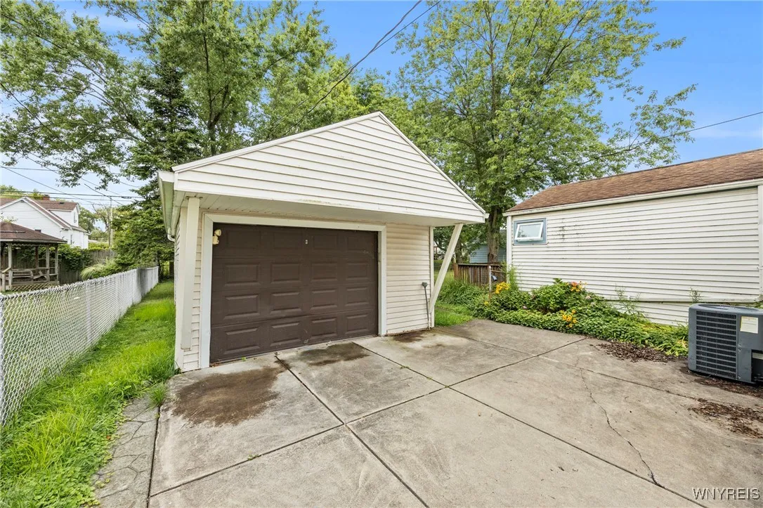 99 Maryon Drive, West Seneca, New York 14220, West Seneca, New York 14220, 3 Bedrooms Bedrooms, 6 Rooms Rooms,1 BathroomBathrooms,Residential,For Sale,99 Maryon Drive, West Seneca, New York 14220,B1632669