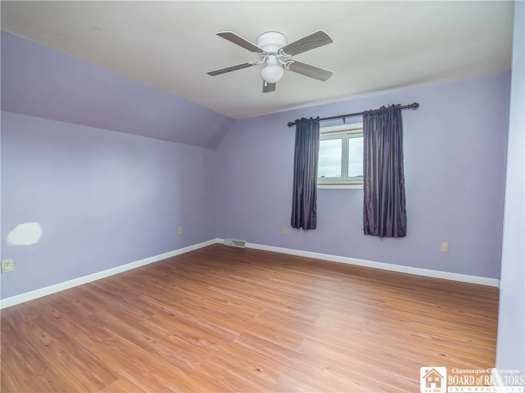 Bedroom-4
(Upstairs)