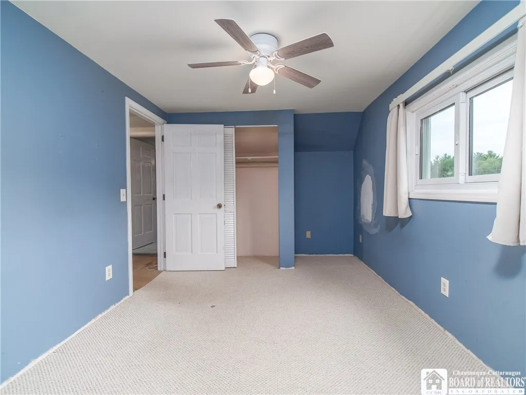 Bedroom-3
(Upstairs)