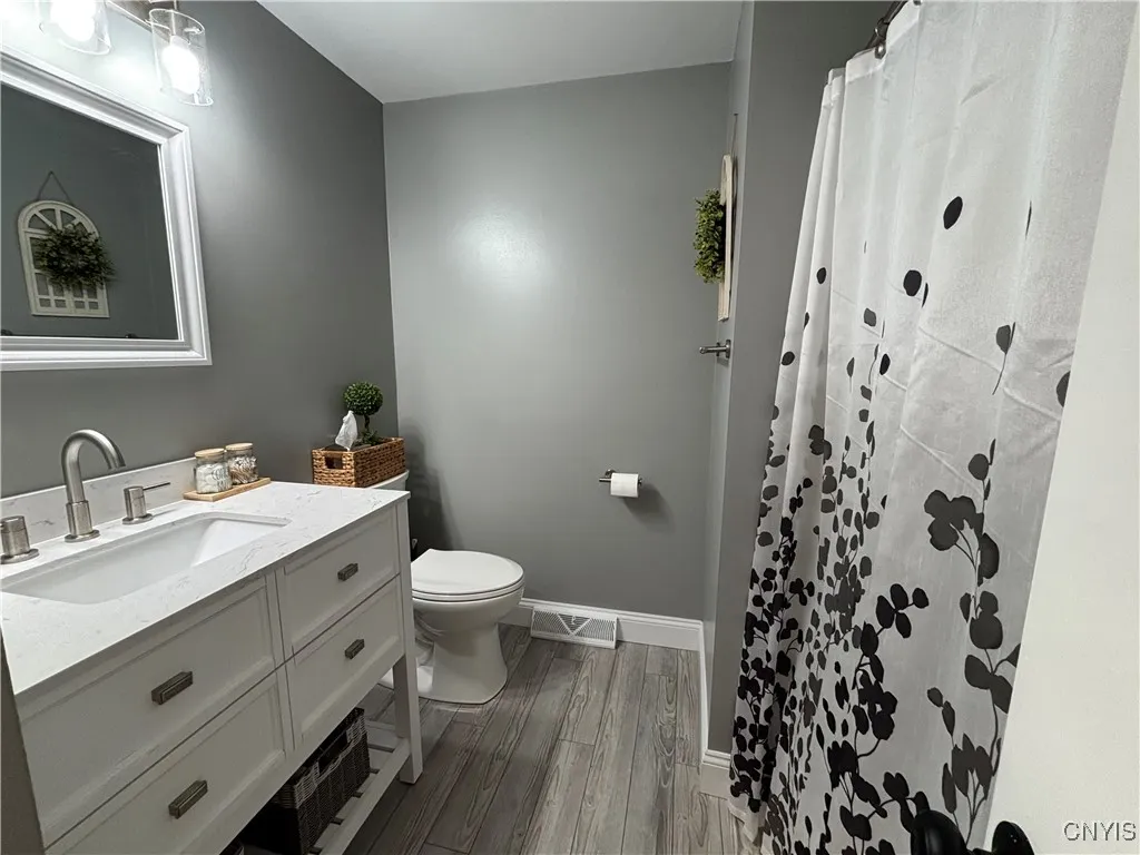 Remodeled main bathroom.