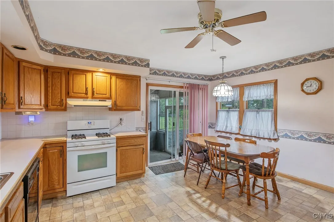 105 Avoca Street, Syracuse, New York 13204, Syracuse, New York 13204, 3 Bedrooms Bedrooms, 7 Rooms Rooms,1 BathroomBathrooms,Residential,For Sale,105 Avoca Street, Syracuse, New York 13204,S1632426