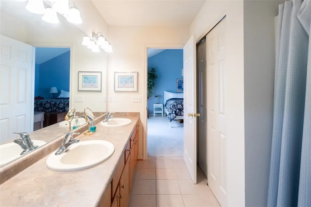 8 Westhampton, Geneseo, New York 14454, Geneseo, New York 14454, 4 Bedrooms Bedrooms, 7 Rooms Rooms,3 BathroomsBathrooms,Residential,For Sale,8 Westhampton, Geneseo, New York 14454,R1632067