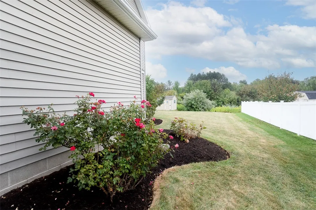 8 Westhampton, Geneseo, New York 14454, Geneseo, New York 14454, 4 Bedrooms Bedrooms, 7 Rooms Rooms,3 BathroomsBathrooms,Residential,For Sale,8 Westhampton, Geneseo, New York 14454,R1632067