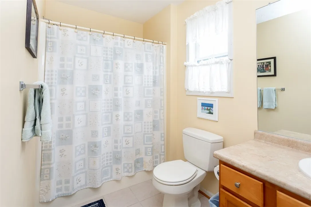 8 Westhampton, Geneseo, New York 14454, Geneseo, New York 14454, 4 Bedrooms Bedrooms, 7 Rooms Rooms,3 BathroomsBathrooms,Residential,For Sale,8 Westhampton, Geneseo, New York 14454,R1632067