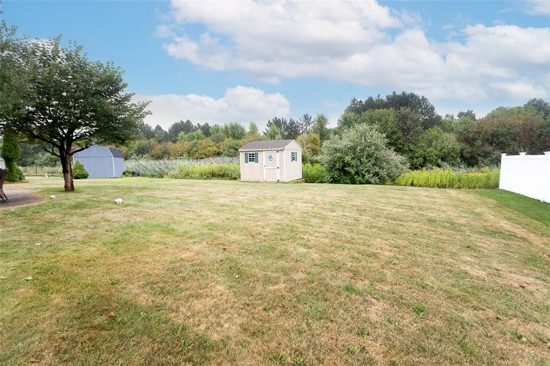 8 Westhampton, Geneseo, New York 14454, Geneseo, New York 14454, 4 Bedrooms Bedrooms, 7 Rooms Rooms,3 BathroomsBathrooms,Residential,For Sale,8 Westhampton, Geneseo, New York 14454,R1632067