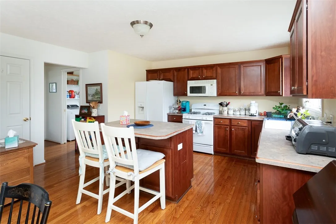 8 Westhampton, Geneseo, New York 14454, Geneseo, New York 14454, 4 Bedrooms Bedrooms, 7 Rooms Rooms,3 BathroomsBathrooms,Residential,For Sale,8 Westhampton, Geneseo, New York 14454,R1632067