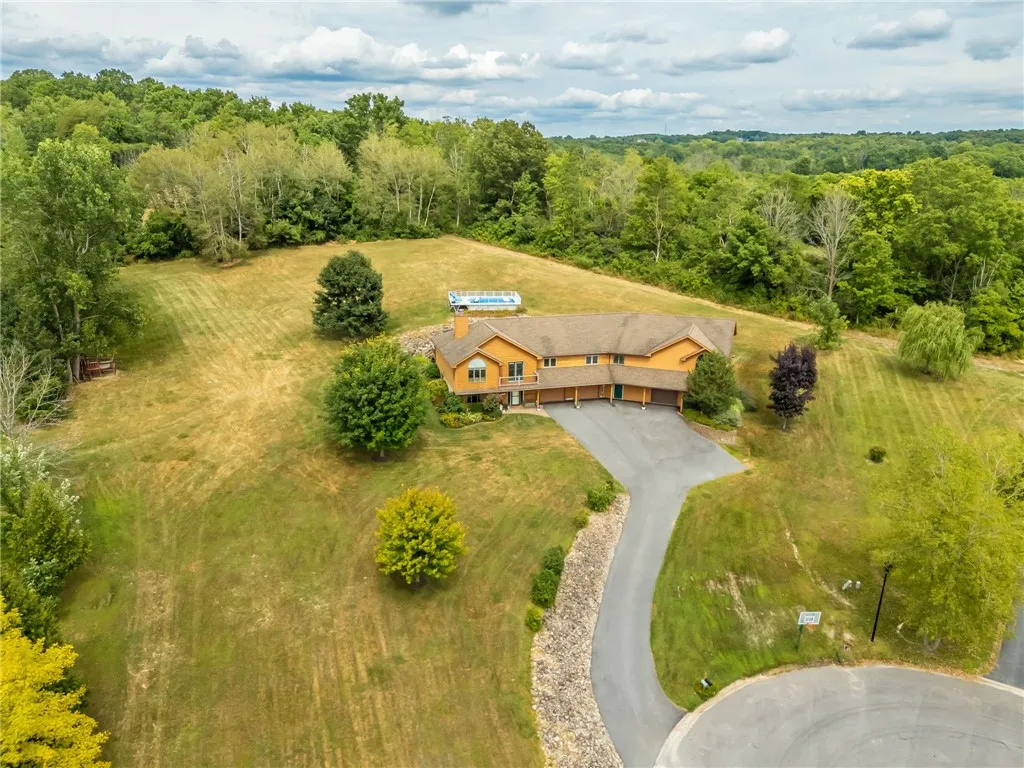 4 Old Meadow Court, Livonia, New York 14487, Livonia, New York 14487, 5 Bedrooms Bedrooms, 6 Rooms Rooms,3 BathroomsBathrooms,Residential,For Sale,4 Old Meadow Court, Livonia, New York 14487,R1632123