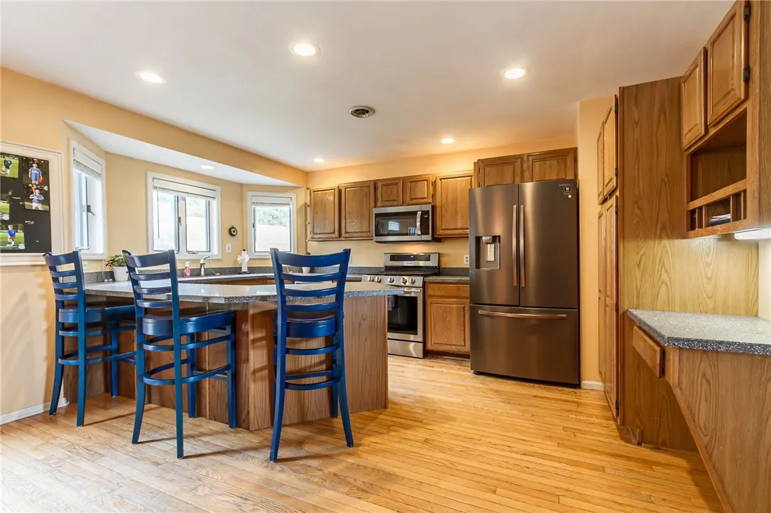 4 Old Meadow Court, Livonia, New York 14487, Livonia, New York 14487, 5 Bedrooms Bedrooms, 6 Rooms Rooms,3 BathroomsBathrooms,Residential,For Sale,4 Old Meadow Court, Livonia, New York 14487,R1632123