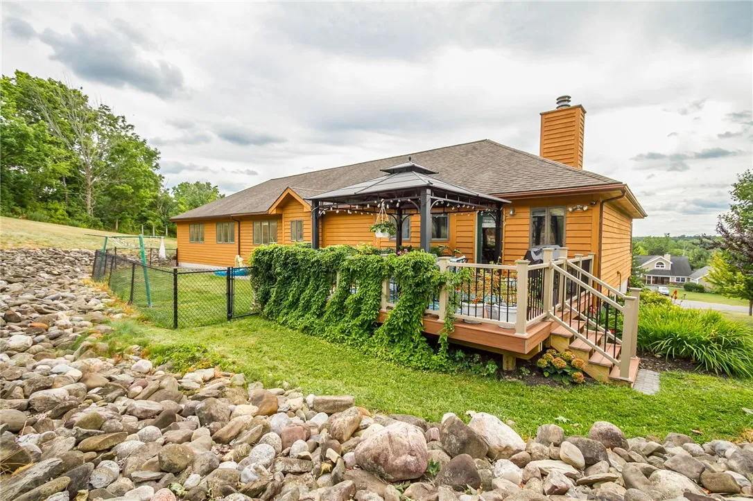 4 Old Meadow Court, Livonia, New York 14487, Livonia, New York 14487, 5 Bedrooms Bedrooms, 6 Rooms Rooms,3 BathroomsBathrooms,Residential,For Sale,4 Old Meadow Court, Livonia, New York 14487,R1632123
