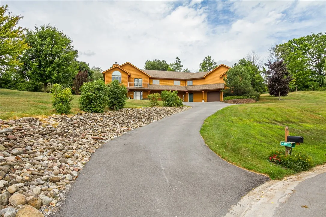 4 Old Meadow Court, Livonia, New York 14487, Livonia, New York 14487, 5 Bedrooms Bedrooms, 6 Rooms Rooms,3 BathroomsBathrooms,Residential,For Sale,4 Old Meadow Court, Livonia, New York 14487,R1632123