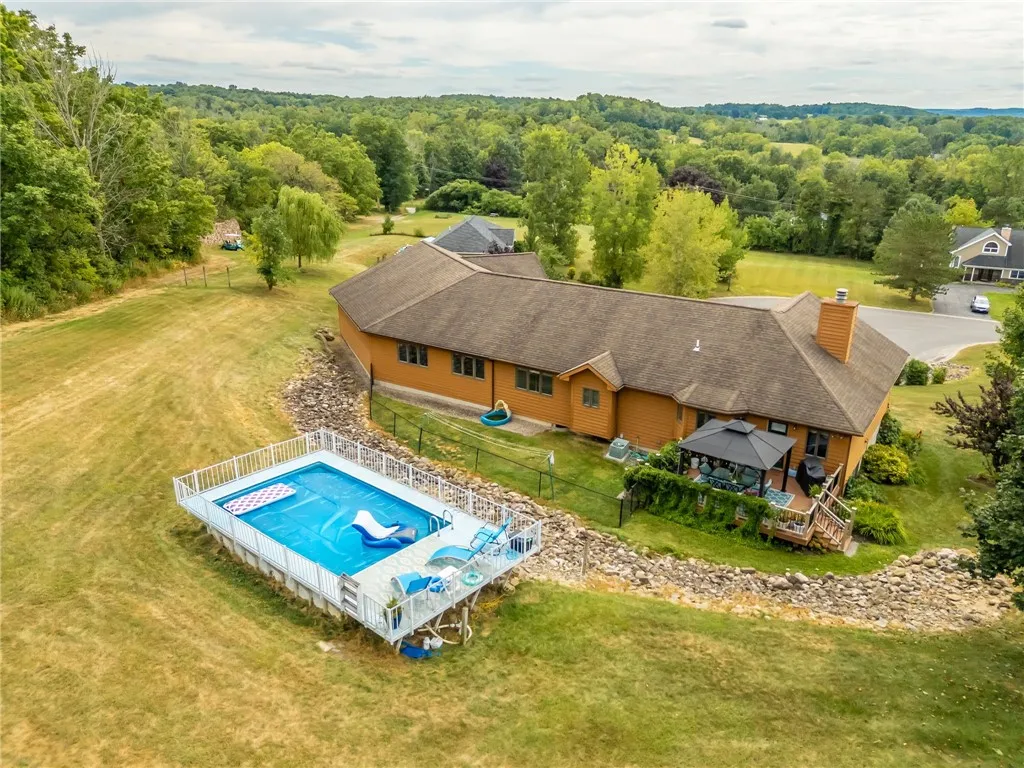 4 Old Meadow Court, Livonia, New York 14487, Livonia, New York 14487, 5 Bedrooms Bedrooms, 6 Rooms Rooms,3 BathroomsBathrooms,Residential,For Sale,4 Old Meadow Court, Livonia, New York 14487,R1632123