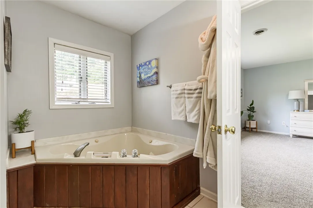 4 Old Meadow Court, Livonia, New York 14487, Livonia, New York 14487, 5 Bedrooms Bedrooms, 6 Rooms Rooms,3 BathroomsBathrooms,Residential,For Sale,4 Old Meadow Court, Livonia, New York 14487,R1632123