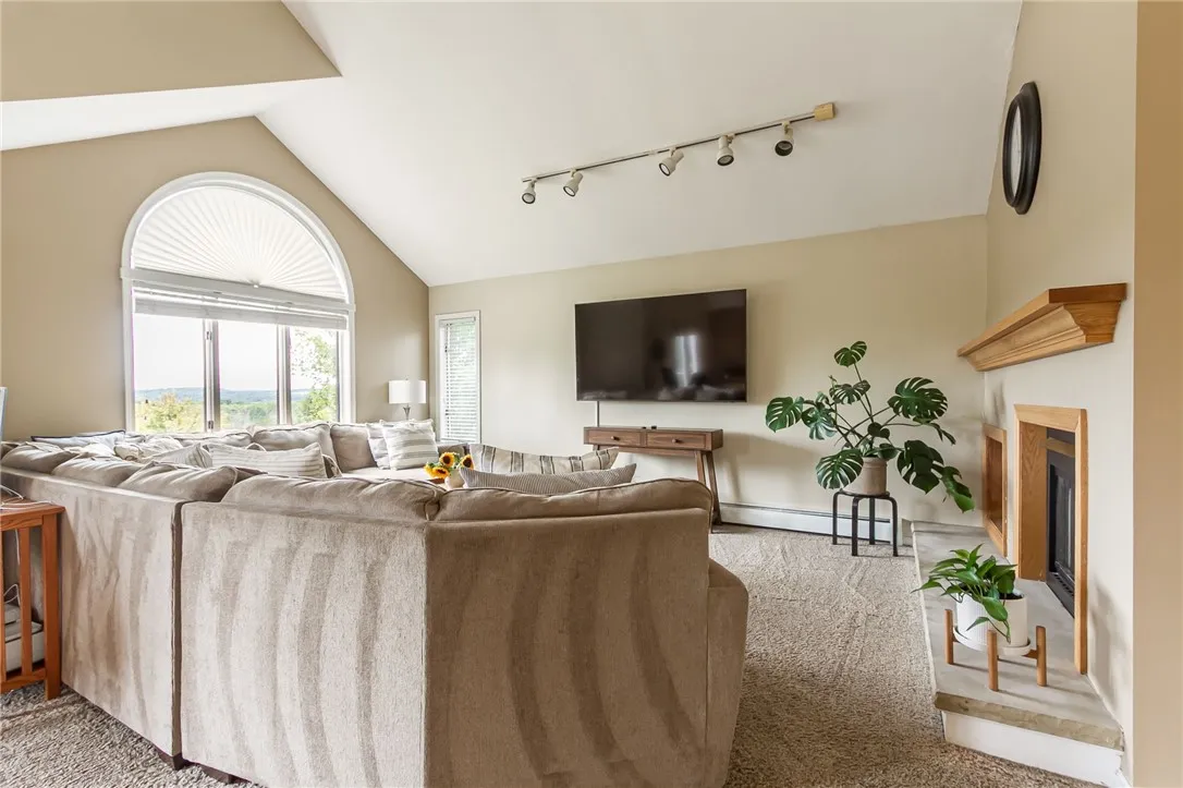 4 Old Meadow Court, Livonia, New York 14487, Livonia, New York 14487, 5 Bedrooms Bedrooms, 6 Rooms Rooms,3 BathroomsBathrooms,Residential,For Sale,4 Old Meadow Court, Livonia, New York 14487,R1632123