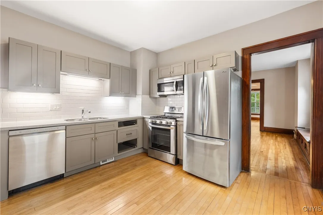 633 Park Avenue, Syracuse, New York 13204, Syracuse, New York 13204, 5 Bedrooms Bedrooms, ,3 BathroomsBathrooms,Residential,For Sale,633 Park Avenue, Syracuse, New York 13204,S1632324