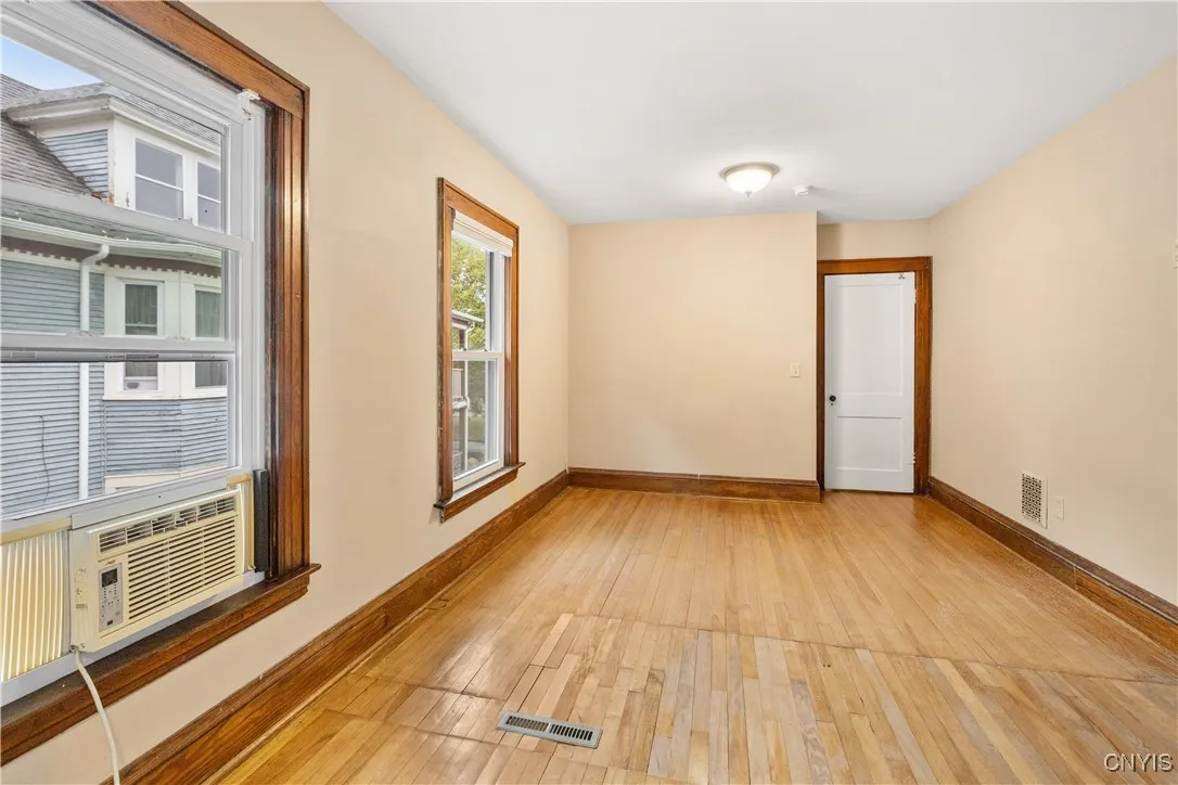 633 Park Avenue, Syracuse, New York 13204, Syracuse, New York 13204, 5 Bedrooms Bedrooms, ,3 BathroomsBathrooms,Residential,For Sale,633 Park Avenue, Syracuse, New York 13204,S1632324