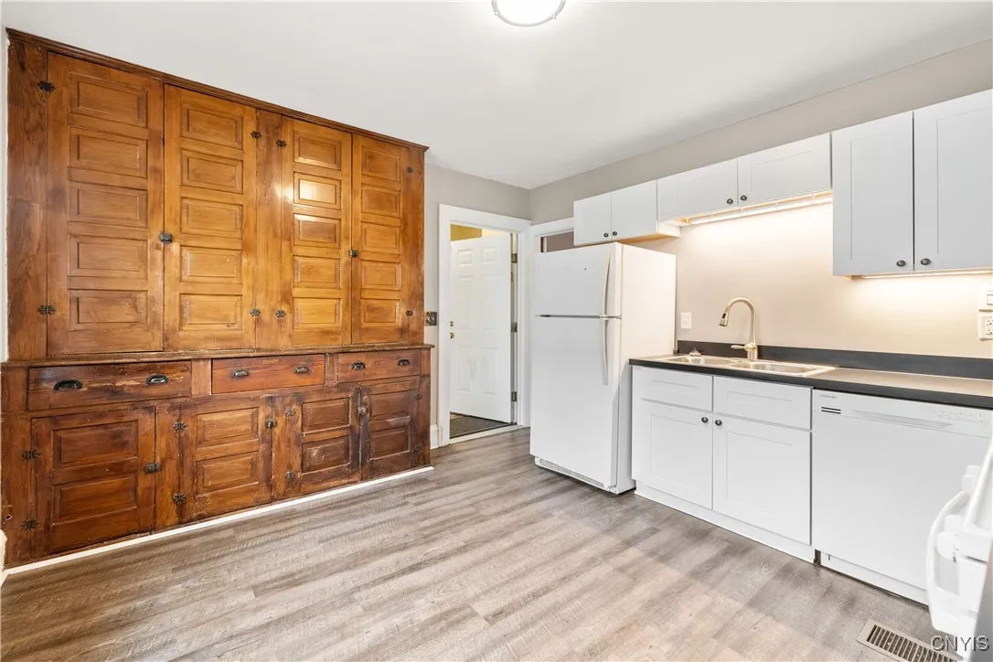 633 Park Avenue, Syracuse, New York 13204, Syracuse, New York 13204, 5 Bedrooms Bedrooms, ,3 BathroomsBathrooms,Residential,For Sale,633 Park Avenue, Syracuse, New York 13204,S1632324