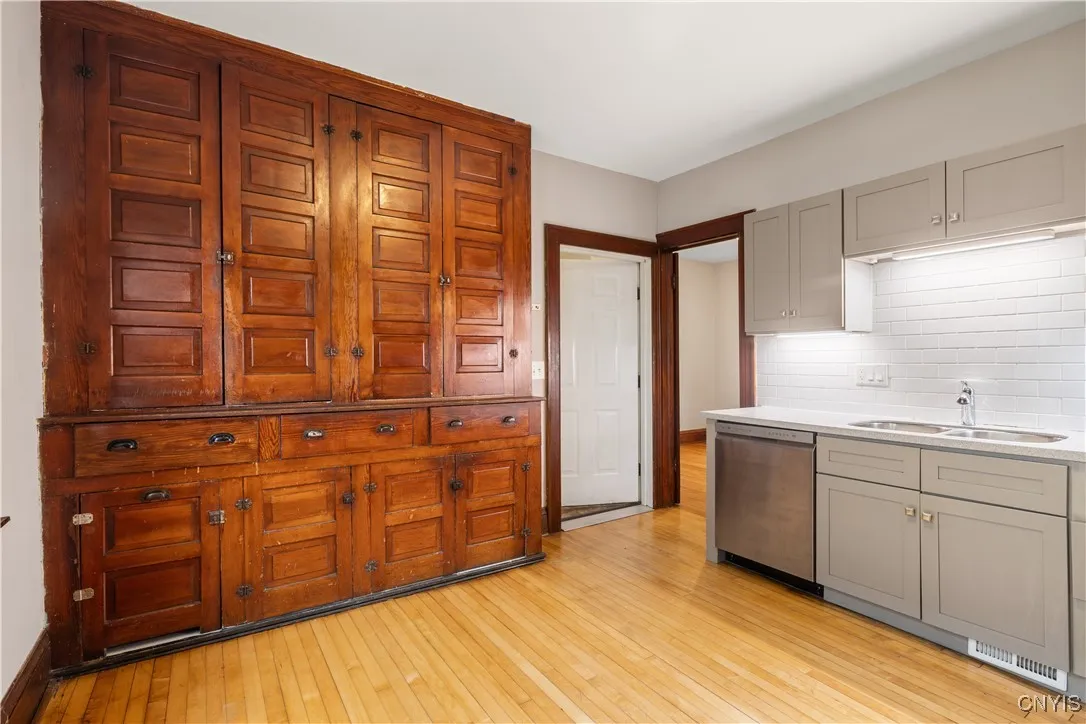 633 Park Avenue, Syracuse, New York 13204, Syracuse, New York 13204, 5 Bedrooms Bedrooms, ,3 BathroomsBathrooms,Residential,For Sale,633 Park Avenue, Syracuse, New York 13204,S1632324
