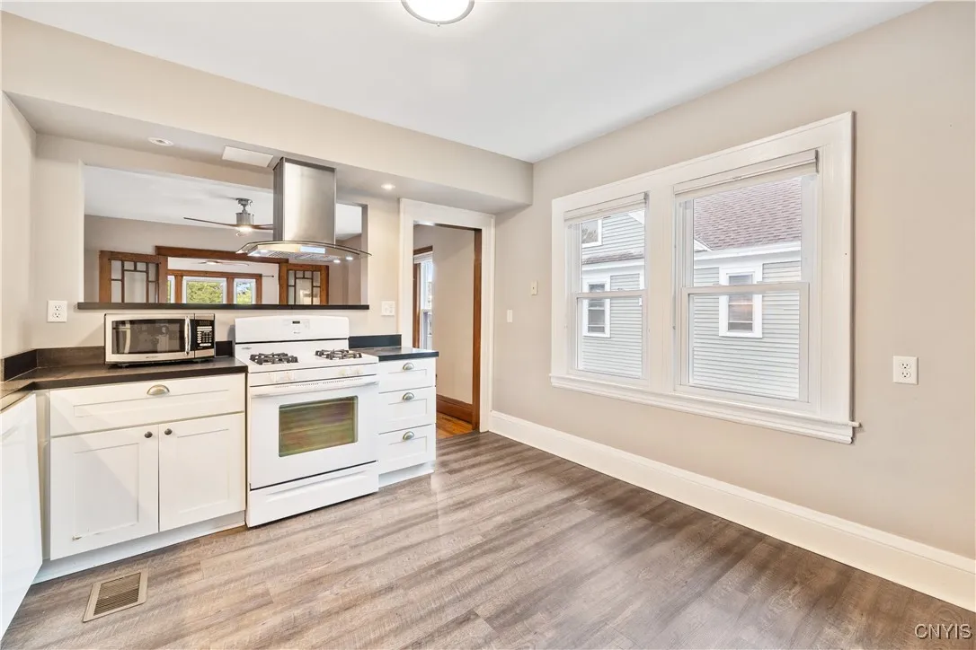 633 Park Avenue, Syracuse, New York 13204, Syracuse, New York 13204, 5 Bedrooms Bedrooms, ,3 BathroomsBathrooms,Residential,For Sale,633 Park Avenue, Syracuse, New York 13204,S1632324