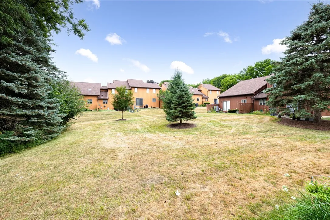 8 Treetop Dr, Perinton, New York 14450, Perinton, New York 14450, 2 Bedrooms Bedrooms, 5 Rooms Rooms,1 BathroomBathrooms,Residential,For Sale,8 Treetop Dr, Perinton, New York 14450,R1632328
