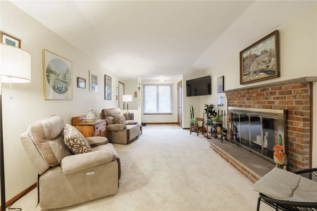 8 Treetop Dr, Perinton, New York 14450, Perinton, New York 14450, 2 Bedrooms Bedrooms, 5 Rooms Rooms,1 BathroomBathrooms,Residential,For Sale,8 Treetop Dr, Perinton, New York 14450,R1632328