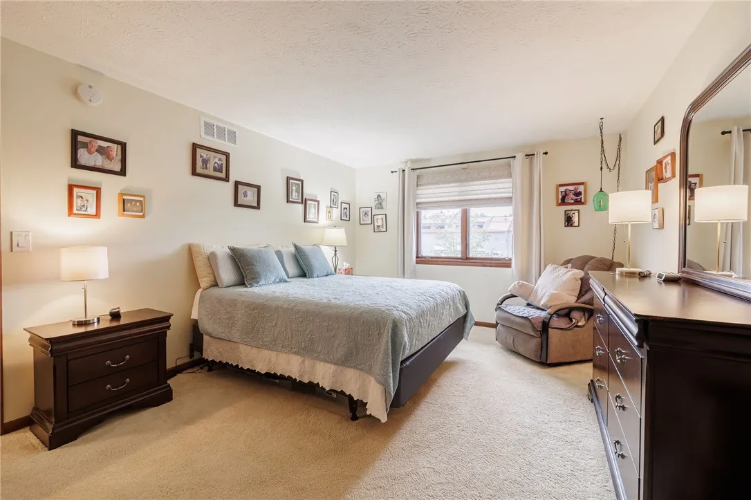 8 Treetop Dr, Perinton, New York 14450, Perinton, New York 14450, 2 Bedrooms Bedrooms, 5 Rooms Rooms,1 BathroomBathrooms,Residential,For Sale,8 Treetop Dr, Perinton, New York 14450,R1632328