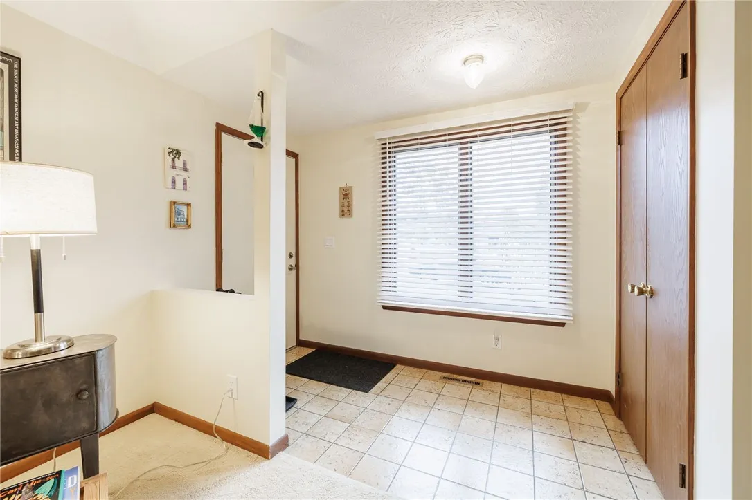 8 Treetop Dr, Perinton, New York 14450, Perinton, New York 14450, 2 Bedrooms Bedrooms, 5 Rooms Rooms,1 BathroomBathrooms,Residential,For Sale,8 Treetop Dr, Perinton, New York 14450,R1632328