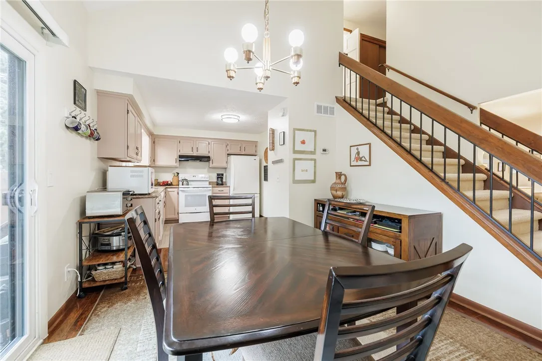 8 Treetop Dr, Perinton, New York 14450, Perinton, New York 14450, 2 Bedrooms Bedrooms, 5 Rooms Rooms,1 BathroomBathrooms,Residential,For Sale,8 Treetop Dr, Perinton, New York 14450,R1632328