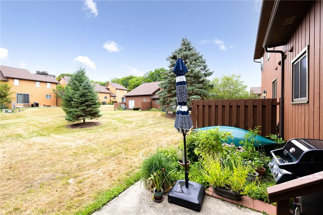 8 Treetop Dr, Perinton, New York 14450, Perinton, New York 14450, 2 Bedrooms Bedrooms, 5 Rooms Rooms,1 BathroomBathrooms,Residential,For Sale,8 Treetop Dr, Perinton, New York 14450,R1632328