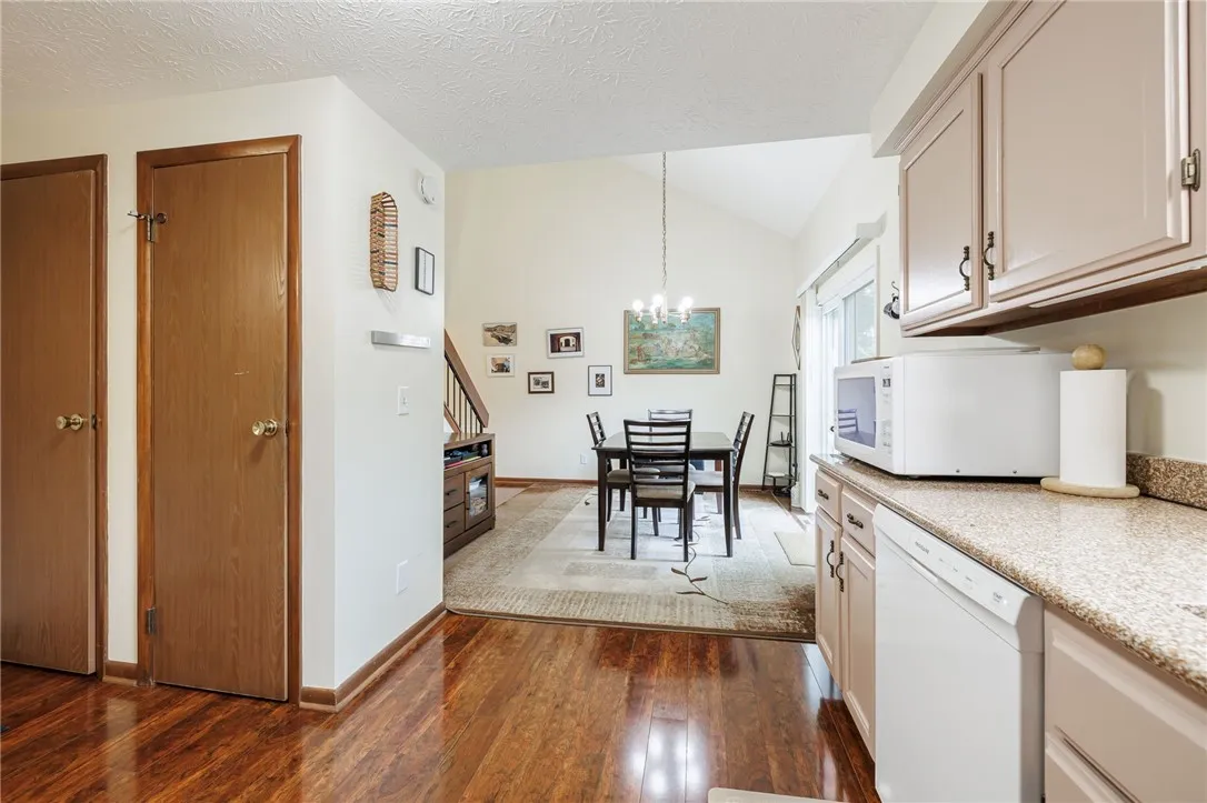 8 Treetop Dr, Perinton, New York 14450, Perinton, New York 14450, 2 Bedrooms Bedrooms, 5 Rooms Rooms,1 BathroomBathrooms,Residential,For Sale,8 Treetop Dr, Perinton, New York 14450,R1632328