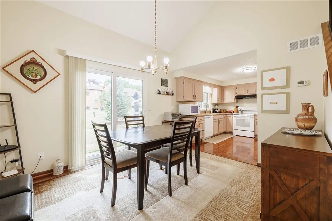 8 Treetop Dr, Perinton, New York 14450, Perinton, New York 14450, 2 Bedrooms Bedrooms, 5 Rooms Rooms,1 BathroomBathrooms,Residential,For Sale,8 Treetop Dr, Perinton, New York 14450,R1632328