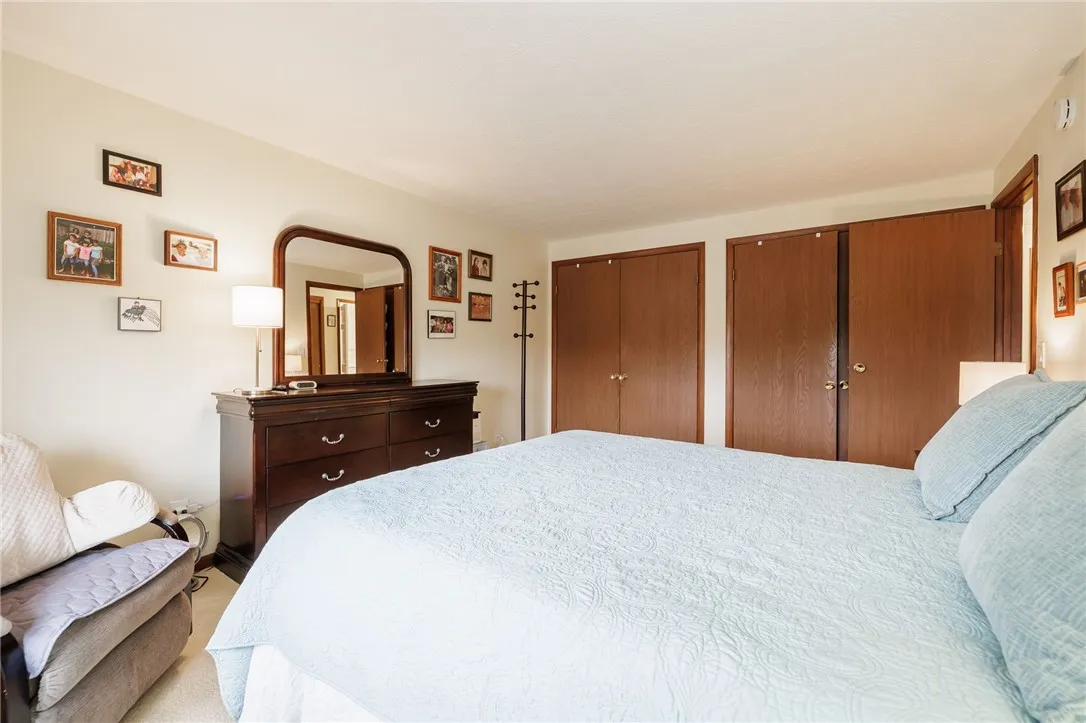 8 Treetop Dr, Perinton, New York 14450, Perinton, New York 14450, 2 Bedrooms Bedrooms, 5 Rooms Rooms,1 BathroomBathrooms,Residential,For Sale,8 Treetop Dr, Perinton, New York 14450,R1632328