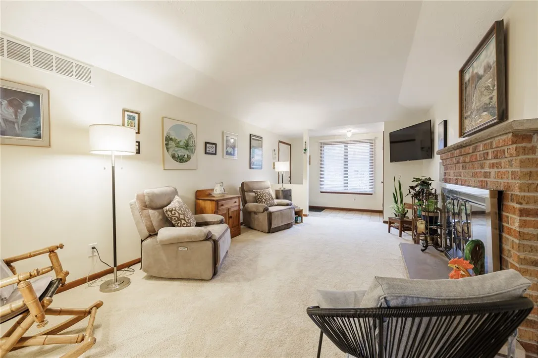 8 Treetop Dr, Perinton, New York 14450, Perinton, New York 14450, 2 Bedrooms Bedrooms, 5 Rooms Rooms,1 BathroomBathrooms,Residential,For Sale,8 Treetop Dr, Perinton, New York 14450,R1632328