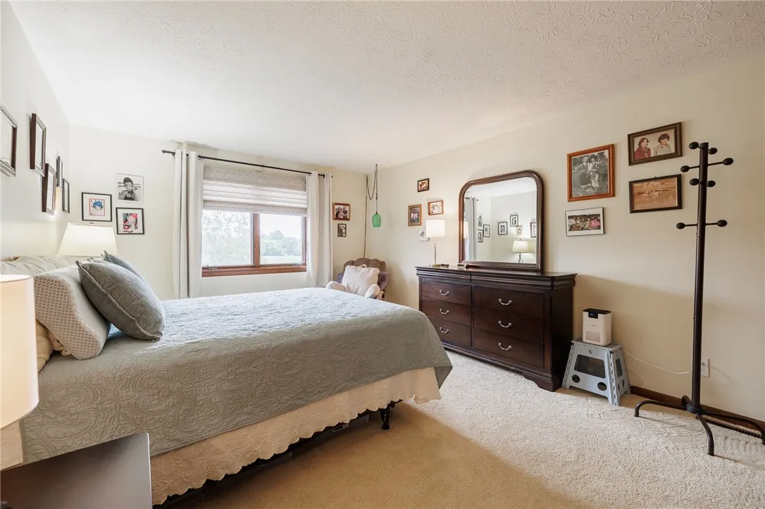 8 Treetop Dr, Perinton, New York 14450, Perinton, New York 14450, 2 Bedrooms Bedrooms, 5 Rooms Rooms,1 BathroomBathrooms,Residential,For Sale,8 Treetop Dr, Perinton, New York 14450,R1632328