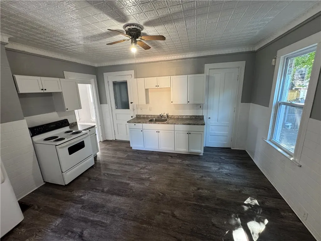 75 Van Stallen Street, Rochester, New York 14621, Rochester, New York 14621, 4 Bedrooms Bedrooms, 7 Rooms Rooms,2 BathroomsBathrooms,Residential,For Sale,75 Van Stallen Street, Rochester, New York 14621,R1632701