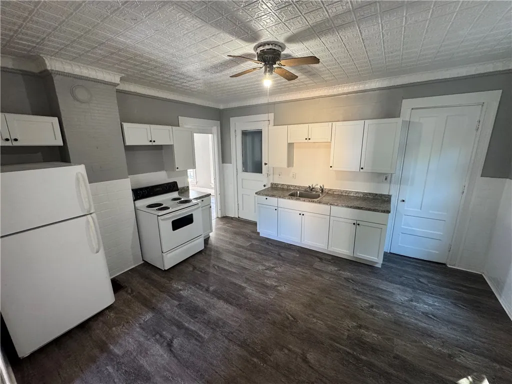75 Van Stallen Street, Rochester, New York 14621, Rochester, New York 14621, 4 Bedrooms Bedrooms, 7 Rooms Rooms,2 BathroomsBathrooms,Residential,For Sale,75 Van Stallen Street, Rochester, New York 14621,R1632701