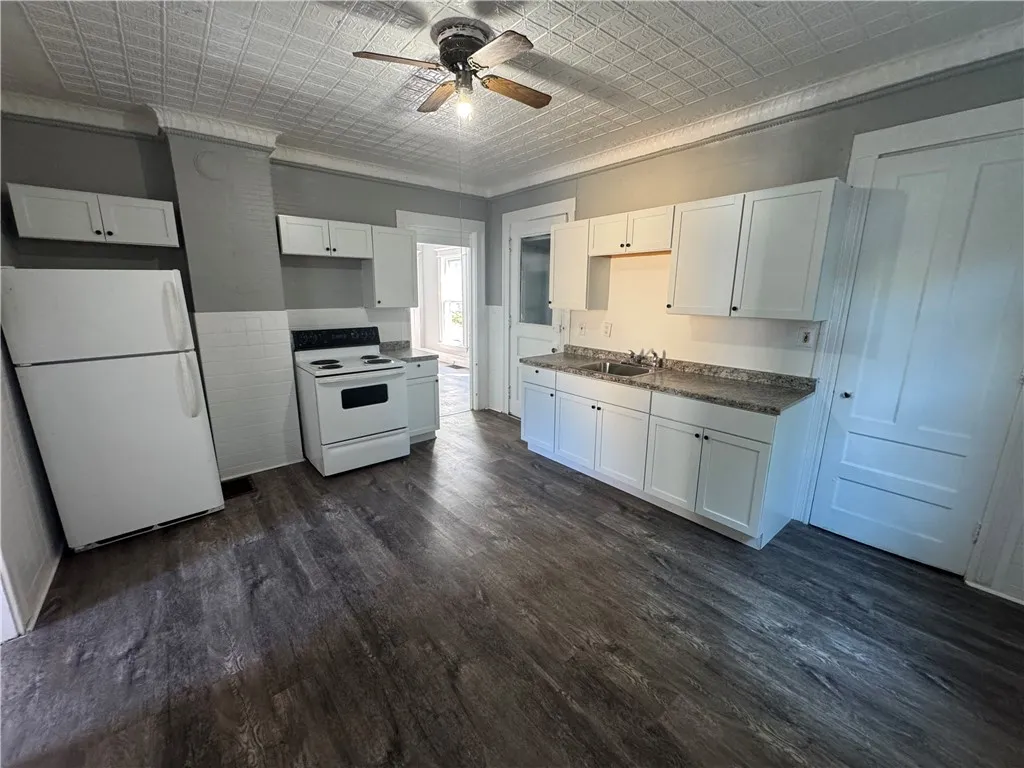 75 Van Stallen Street, Rochester, New York 14621, Rochester, New York 14621, 4 Bedrooms Bedrooms, 7 Rooms Rooms,2 BathroomsBathrooms,Residential,For Sale,75 Van Stallen Street, Rochester, New York 14621,R1632701