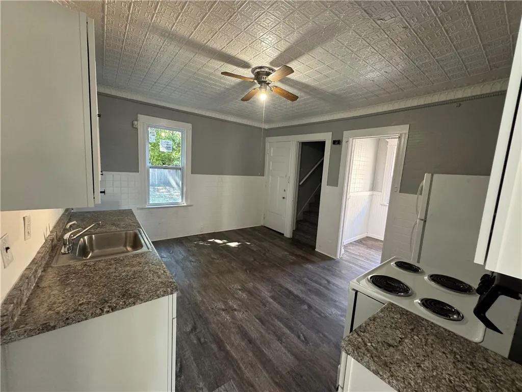 75 Van Stallen Street, Rochester, New York 14621, Rochester, New York 14621, 4 Bedrooms Bedrooms, 7 Rooms Rooms,2 BathroomsBathrooms,Residential,For Sale,75 Van Stallen Street, Rochester, New York 14621,R1632701