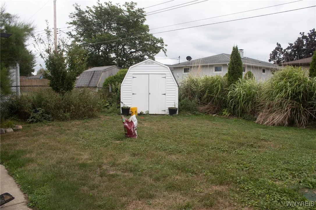 25 Oakwood Drive, Cheektowaga, New York 14227, Cheektowaga, New York 14227, 2 Bedrooms Bedrooms, 5 Rooms Rooms,1 BathroomBathrooms,Residential,For Sale,25 Oakwood Drive, Cheektowaga, New York 14227,B1632506