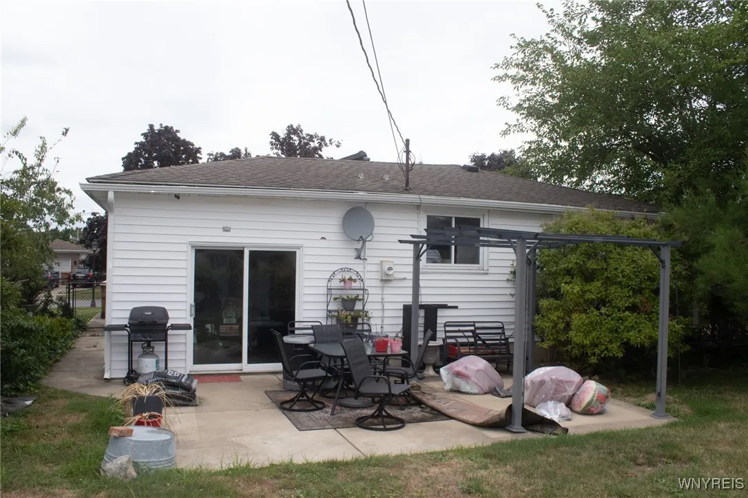 25 Oakwood Drive, Cheektowaga, New York 14227, Cheektowaga, New York 14227, 2 Bedrooms Bedrooms, 5 Rooms Rooms,1 BathroomBathrooms,Residential,For Sale,25 Oakwood Drive, Cheektowaga, New York 14227,B1632506