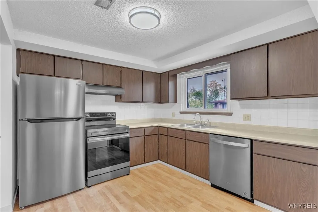 3932 Ridge Lea Road D, Amherst, New York 14228, Amherst, New York 14228, 2 Bedrooms Bedrooms, 4 Rooms Rooms,1 BathroomBathrooms,Residential,Closed,3932 Ridge Lea Road D, Amherst, New York 14228,0,B1632264