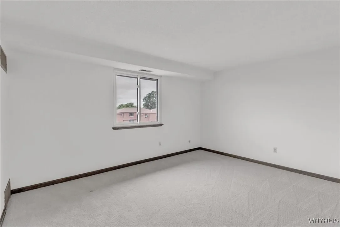 3932 Ridge Lea Road D, Amherst, New York 14228, Amherst, New York 14228, 2 Bedrooms Bedrooms, 4 Rooms Rooms,1 BathroomBathrooms,Residential,Closed,3932 Ridge Lea Road D, Amherst, New York 14228,0,B1632264