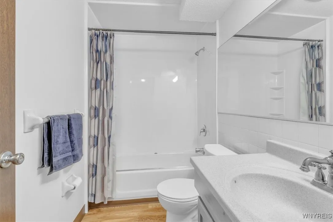 3932 Ridge Lea Road D, Amherst, New York 14228, Amherst, New York 14228, 2 Bedrooms Bedrooms, 4 Rooms Rooms,1 BathroomBathrooms,Residential,Closed,3932 Ridge Lea Road D, Amherst, New York 14228,0,B1632264