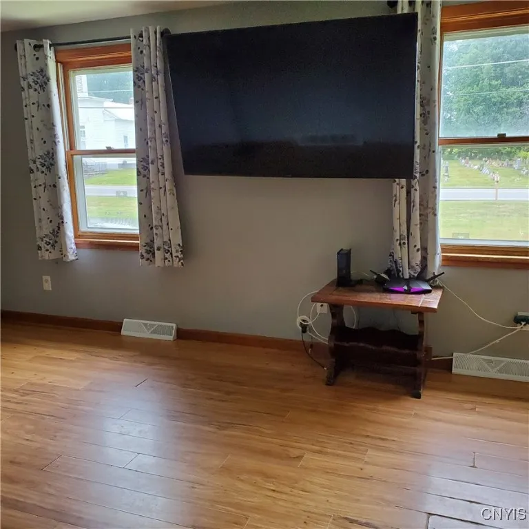 Living room  has a Smart TV that will stay!!
