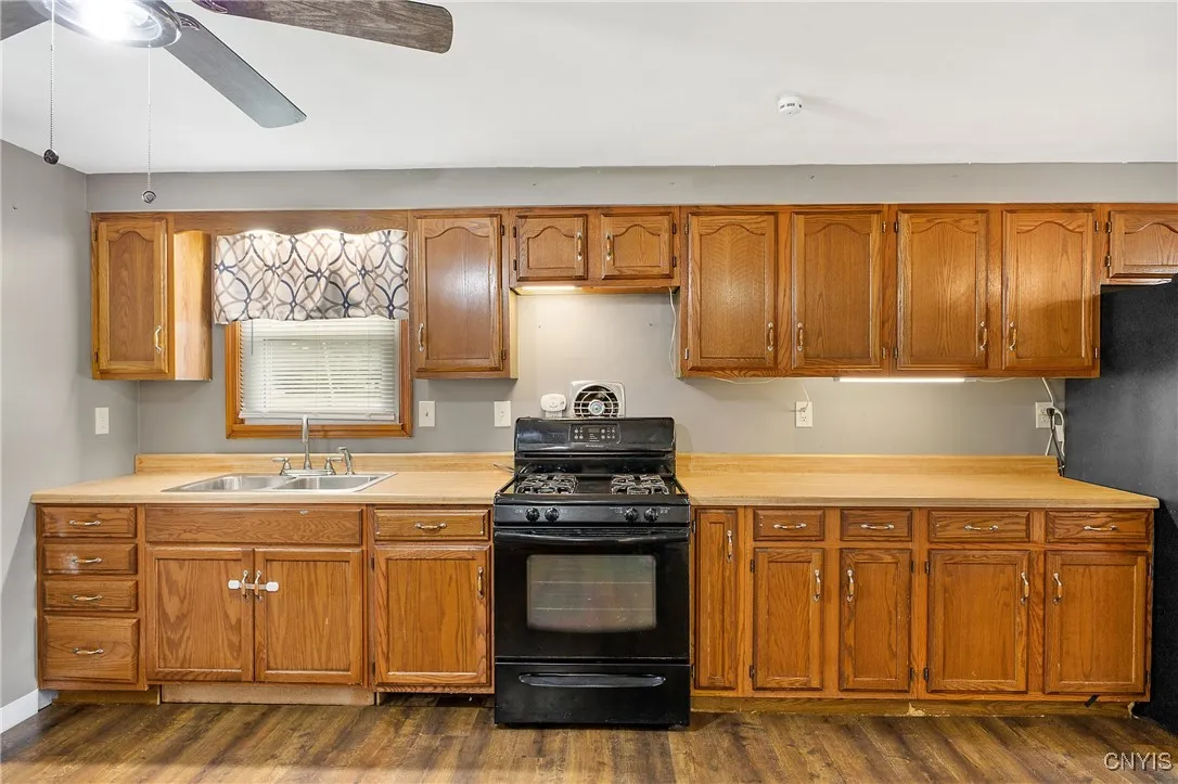   Laminate flooring makes clean ups  quick & easy !!