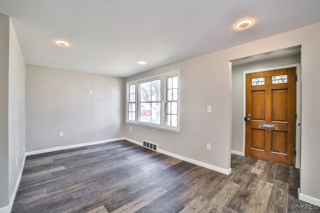 367 Phyllis Avenue, Buffalo, New York 14215, Buffalo, New York 14215, 3 Bedrooms Bedrooms, 7 Rooms Rooms,2 BathroomsBathrooms,Residential,For Sale,367 Phyllis Avenue, Buffalo, New York 14215,0,B1632686