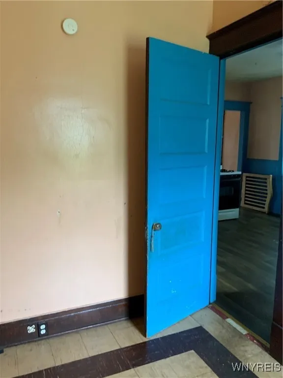 562 Fargo Avenue, Buffalo, New York 14213, Buffalo, New York 14213, 2 Bedrooms Bedrooms, 5 Rooms Rooms,1 BathroomBathrooms,Residential Lease,For Rent,562 Fargo Avenue, Buffalo, New York 14213,B1632738